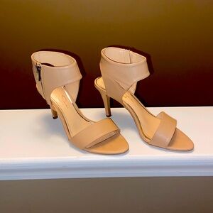 Jessica Simpson Nude Heel